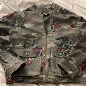 Women’s Camo jacket with roses